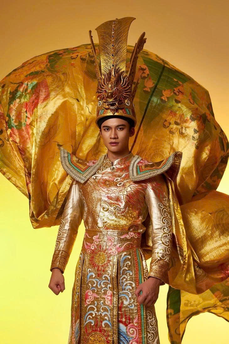 Dinh Sy Tu showcases Vietnamese costume at Mister Cosmopolitan 2025